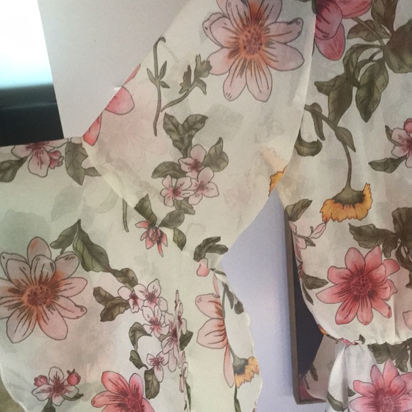 SOLD!!! Guess Flowers blouse built in cami says M runs S - Picture 14 of 17